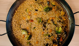 Paella de verdures de temporada (vegà)